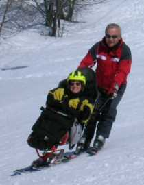 Auch der Vater Bruno kann schon bald mit der Dualski umgehen